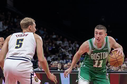 Payton Pritchard with the ball