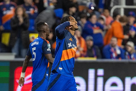 Kenji Mboma Dem celebrates his goal