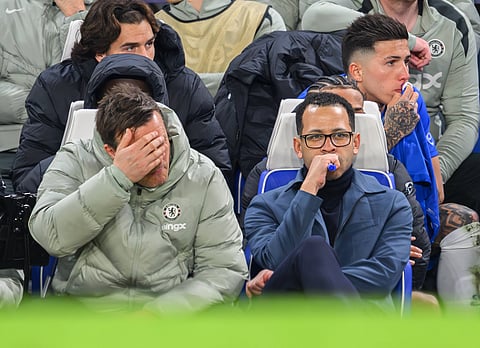 Chelsea manager Liam Rosenior and captain Enzo Fernandez reacts during their game against PSG