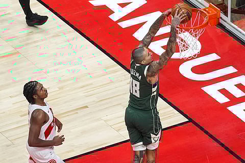 Kyle Kuzma attempts a dunk