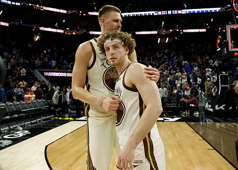 Golden State Warriors players celebrate win over Washington Wizards