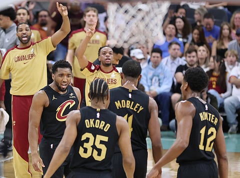 Evan Mobley celebrates with teammates