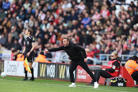 Roberto De Zerbi gestures from the touchline against Sunderland