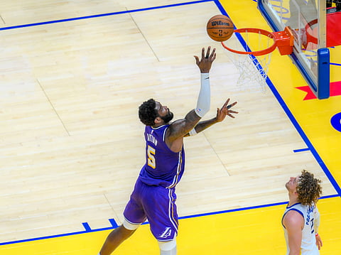 Deandre Ayton in action