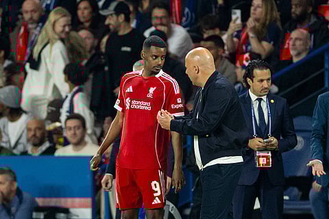 Arne Slot with Alexander Isak