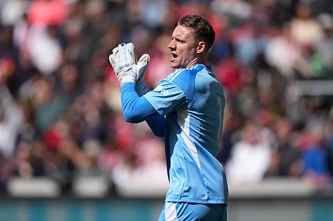 Bernd Leno applauds the fans at full-time