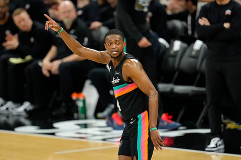 San Antonio Spurs guard De'Aaron Fox