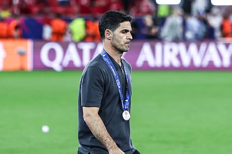 Mikel Arteta walks away with the runner up medal