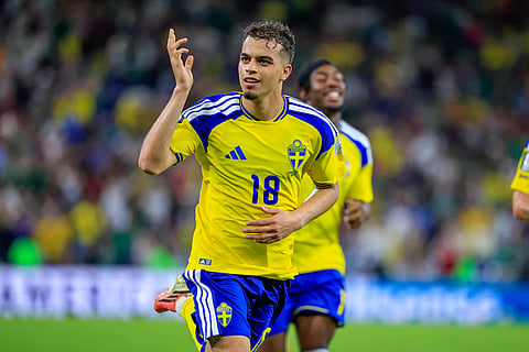Yasin Ayari celebrates his goal for Sweden