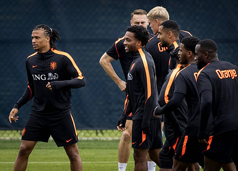 Cody Gakpo with coach Ronald Koeman during training session
