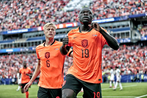 Brian Brobbey celebrates his goal with Jan Paul Van Hecke