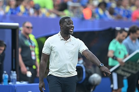 Emerse Fae on the touchline against Curacao