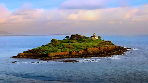 khanderi island