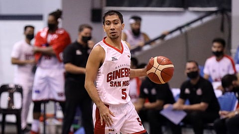 BALIK: Hayag na ang pagbalik og duwa ni LA Tenorio sa Brgy. Ginebra Gin Kings sa PBA Commissioner’s Cup human siya nahatagan og pagtugot sa mga doktor. Dili pa lang dugay, opisyal nga gideklarar si Tenorio nga cancer-free. / SPIN.PH