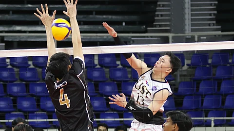 UST slays Cignal in men’s final; St Benilde wins women’s trophy