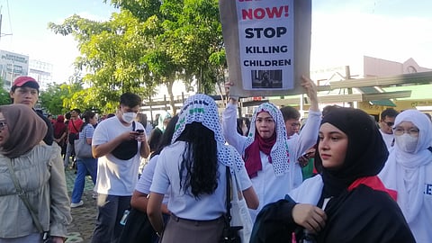 HOLD IT HIGH. A participant of the "Solidarity Gathering and Call for Ceasefire, Peace, and Justice in Palestine” holds up a placard in support of a ceasefire in the war between Hamas and Israel at the Roxas Freedom Park in front of Philippine Red Cross-Davao City Chapter on Sunday afternoon, November 12.
