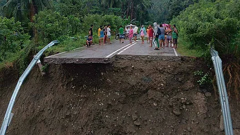 A bridge in Malita that connects barangays Bolila and Kibalatong was damaged and is now rendered impassable to motorists. The incident happened on Wednesday night, November 29, 2023, due to incessant rain.