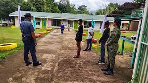 GI-DISQUALIFY: Mokabat sa 10 ka mga kandidato nga ningdaug sa Barangay and Sangguniang Kabataan Elections (BSKE) di na makalingkod human gi-disqualify sa Commission on Elections. /