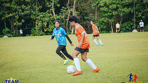 SECOND WIN. A Rizal Memorial Colleges (RMC) Solido FC striker controls the ball as her team posts its second straight win at the expense of the Holy Child Red Eagles in the 18th Acosta Cup Open Ladies Football Tournament, held at the Davao City-UP Mindanao Sports Complex field on Saturday, November 25, 2023.