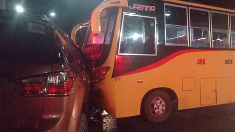A passenger bus and a sport utility vehicle (SUV) figured in an accident at a stop light near a mall in Barangay Lawaan, Talisay City, southern Cebu.