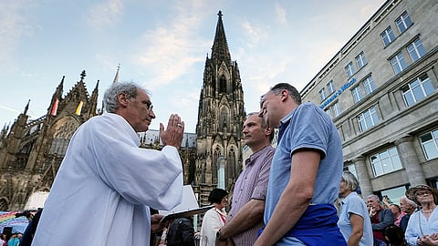 GERMANY. Same-sex couples take part in a public blessing ceremony in front of the Cologne Cathedral in Cologne, Germany, on September 20, 2023. Pope Francis has formally approved allowing priests to bless same-sex couples, with a new document released on December 18, 2023 explaining a radical change in Vatican policy by insisting that people seeking God’s love and mercy shouldn’t be subject to “an exhaustive moral analysis” to receive it.