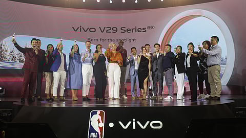 Capturing perfect basketball moments with vivo V29 5G: Slam dunk in innovation