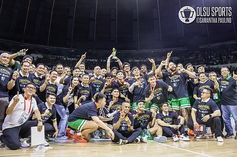 WE ARE THE CHAMPIONS. The De La Salle University (DLSU) Green Archers men’s basketball team players, coaches, and management officials celebrate their UAAP Season 86 championship victory at the Smart Araneta Coliseum Wednesday evening, December 6, 2023.