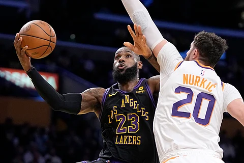 KING JAMES. Los Angeles Lakers forward LeBron James, left, shoots as Phoenix Suns center Jusuf Nurkic defends during the first half of an NBA basketball In-Season Tournament quarterfinal game Tuesday, Dec. 5, 2023, in Los Angeles. (AP Photo/Mark J. Terrill)