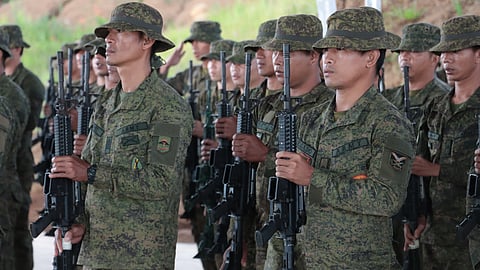 10ID chief: Dismantle rebel
front or forgo holiday break