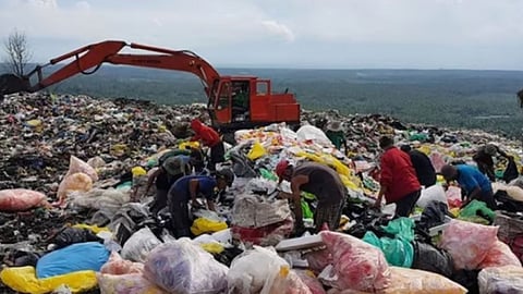 Dad urges Immediate action
on escalating waste issues