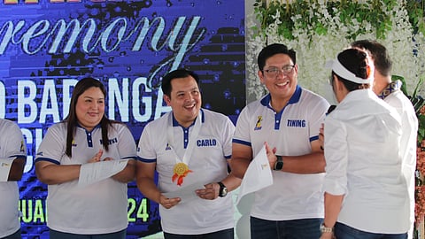 ALLEGIANCE. Siblings Bogo City Vice Mayor Maria Cielo “Mayel” Martinez, Mayor Carlo Jose Martinez and Provincial Board Member Celestino “Tining” Martinez III speak with Cebu Gov. Gwendolyn Garcia (back to camera) after they take their oath of allegiance to One Cebu, the political party led by Garcia, at the Bogo City Hall Complex on Monday, Jan. 15, 2024.