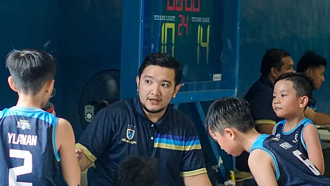 ACTION. The Jax Basketball Weekend Camp welcomes basic, advanced and competitive level players to train under current Southwestern University-Phinma Cobras assistant coach, Jacques Bautista. / JAX BAUTISTA
