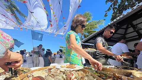 CEBU. Tourists savor a wide selection of food choices, including the famous danggit, while enjoying the picturesque view of the crystal clear waters fronting the Suroy Suroy Sugbo venue in the island municipality of Santa Fe, Cebu.