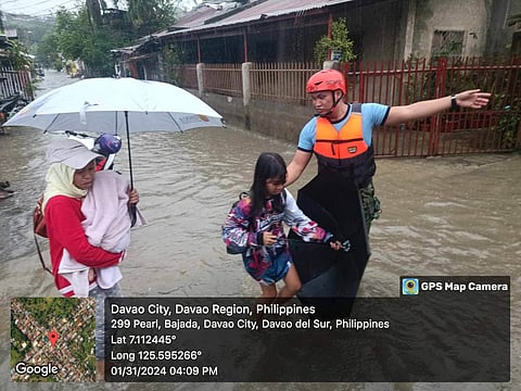 The Davao City Police Office conducted a forced evacuation to residents of Jade Valley in Tigatto, Buhangin District, Davao City on Wednesday afternoon, January 31. The area, known as a flood-prone area, is currently heavily flooded due to the continuous downpours as an effect of the trough of low pressure area (LPA).