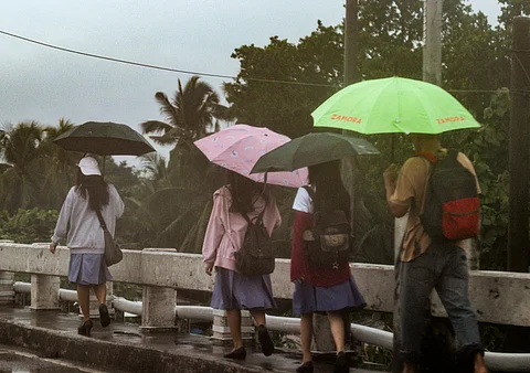 Easterlies suspend classes in some Davao areas