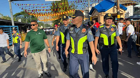 MOSUSI:Sama sa iyang gibuhat sa Sinulog 2024 sa Dakbayan sa Sugbo, si Police Regional Office (PRO 7) chief Brig. Gen. Anthony Aberin mosusi sa pangandam usab sa Sinulog sa lungsod sa Carmen sa Sabado, Enero 27. /