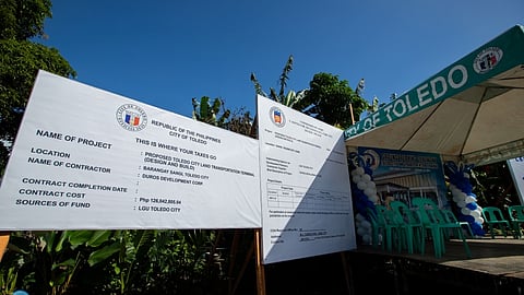 TERMINAL: Sugdan na pagtukod ang bag-ong terminal sa publikong mga sakyanan sa Dakbayan sa Toledo. Si Mayor Marjorie Perales nipasalamat kang Cebu Governor Gwendolyn Garcia sa iyang suporta sa proyekto ingon man sa katukoran sa Cebu Technical University (CTU) Toledo City campus. / TOLEDO CITY PIO