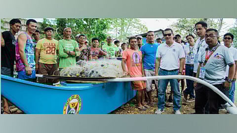 ASSISTANCE. The Danao City Government and the Department of Labor and Employment 7 distribute a total of P2 million worth of livelihood projects to two associations: the Taytay Fishermen Association and the San Roque Farmers Association of Barangay Baliang.