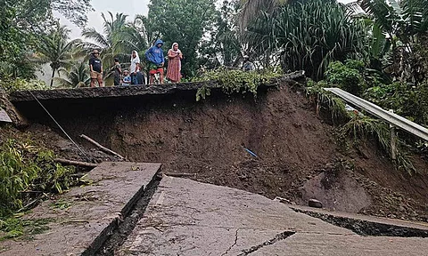The Provincial Local Government Unit of Davao Oriental (PLGU-Davao Oriental) has temporarily closed the national highway along Munoz-Colilisi in Mati City due to huge cracks and continuous ground movements following the successive heavy rains.