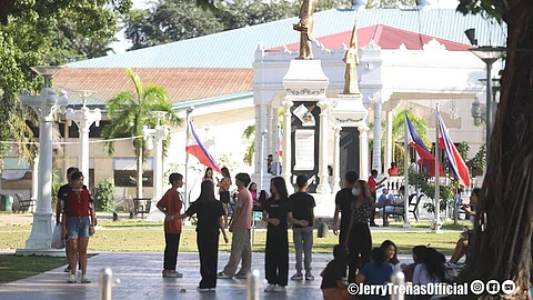Ilonggos, visitors enjoy redeveloped plazas