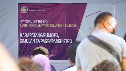 VOTER'S REGISTRATION. Dabawenyos line up during the first day of the resumption of the voter’s registration at the Commission on Elections at Ramon Magsaysay Park, Ramon Magsaysay Ave, Davao City on February 12, 2024. The voter’s registration will run until September 30, 2024.