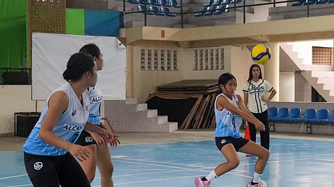 COMEBACK. After losing to Moalboal in straight sets, Alcantara will shoot for its first win against Dumanjug in the 1st Mayor Inocentes Cabaron Inter-town Invitational tournament. /MOALBOAL LGU FOTO/JANINE S. ABENIDO