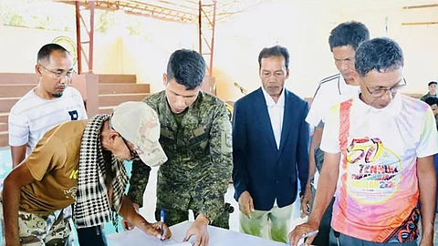 ZAMBOANGA. Two warring clans from Ungkaya Pukan and Al-Barka two towns in Basilan amicably settle their more than three-month disputes facilitated by the 45th Infantry Battalion and other government officials. The formal settlement was held at the covered court of Tipo-Tipo, Basilan on Sunday, March 10, 2024.
