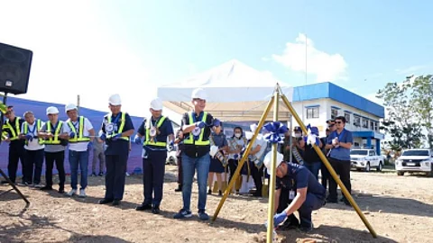 Mayor Raymund Tongson leads the groundbreaking ceremony of the two-storey Himamaylan City Component City Police Station building worth P25 million.