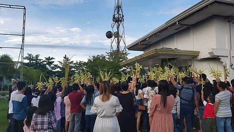 Blessing of palms from devotees who attended the San Jose the Worker Parish in
Montevista, Davao de Oro on Sunday morning, April 10, 2022, marking the start of the Holy Week.