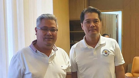 Barangay Singcang-Airport Captain Caesar Distrito and Bacolod City Mayor Alfredo Benitez (right).