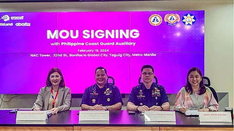 MOU GILAGDAAN: Ang seremonyas sa pagpirma sa memorandum of understanding (MOU) giubanan ni (gikan sa wala) Aboitiz Foundation President Ginggay Hontiveros-Malvar, CGADSTL (Coast Guard Auxiliary District Southern Tagalog) Director sa Philippine Coast Guard Auxiliary, Auxiliary Commodore Mark Llandro Mendoza, Coast Guard Commodore Geronimo Tuvilla, Coast Guard District Commander, ug Aboitiz Foundation Chief Operating Officer Mardi Mapa-Suplido. /
