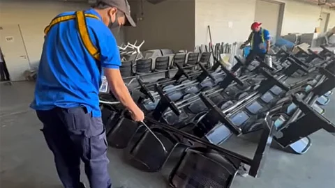 MANILA. Personnel of the Ninoy Aquino International Airport (NAIA) disinfect the chairs that were allegedly infested by bed bugs.