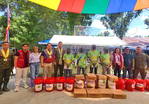 4 terorista gikapoy na misurender sa militar