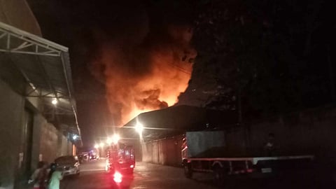 Mokabat sa P21 milyunes ang danyos sa pagkasunog sa usa ka bodega sa construction materials ug mga ekipo sa Miyerkules sa alas 9:51 sa gabii, Abril 3, 2024 sa Rabaya Street, Kimba, Barangay San Roque, Dakbayan sa Talisay.